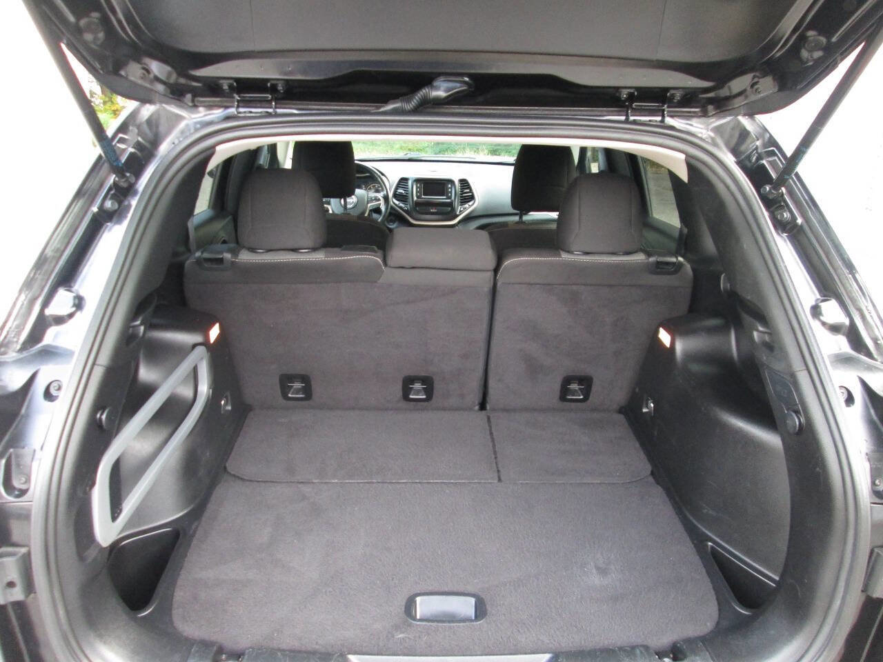 Used 2016 Jeep Cherokee Sport w/ Cold Weather Group image 15