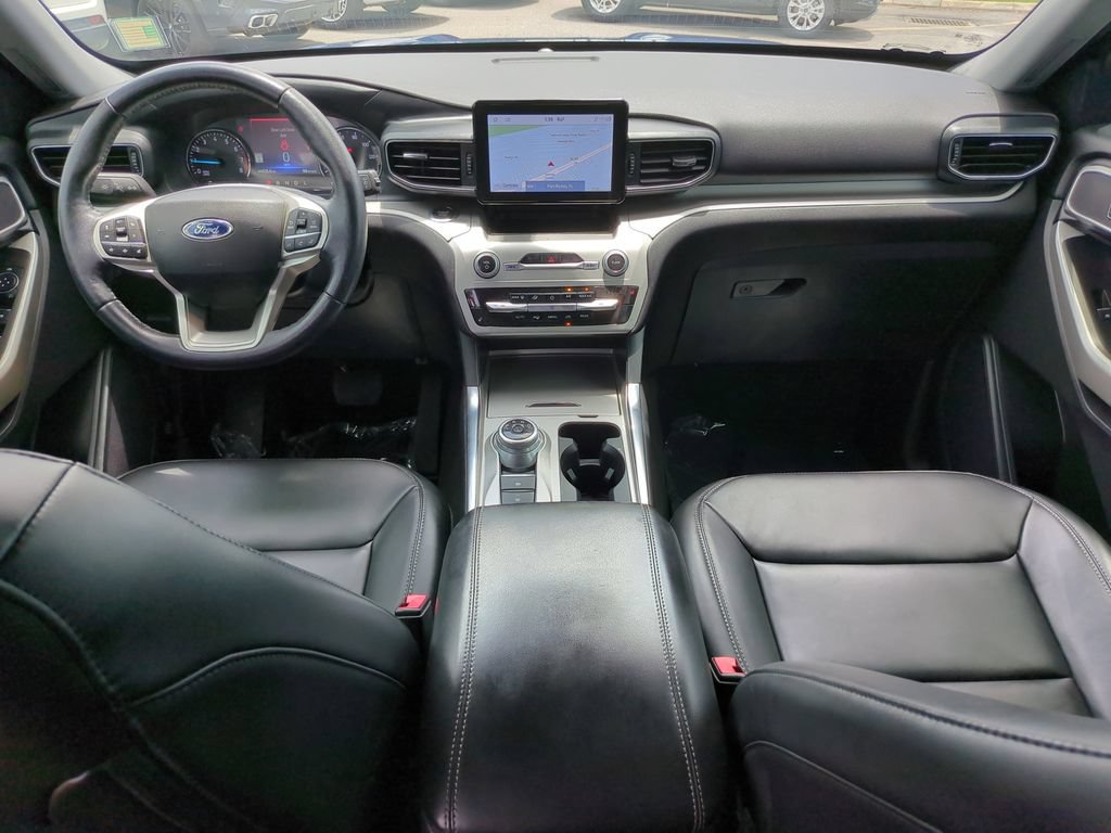 Certified 2022 Ford Explorer XLT w/ Equipment Group 202A RWD image 18