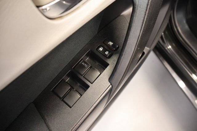 Used 2014 Toyota Corolla LE FWD image 11