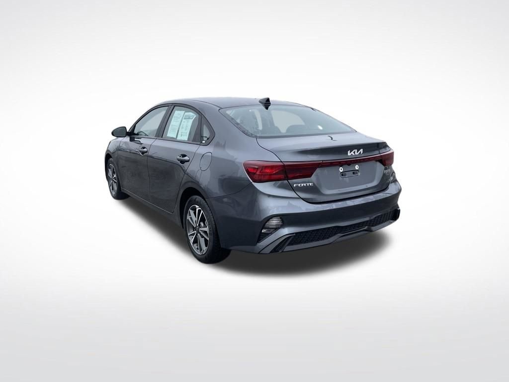Used 2024 Kia Forte LXS video 3