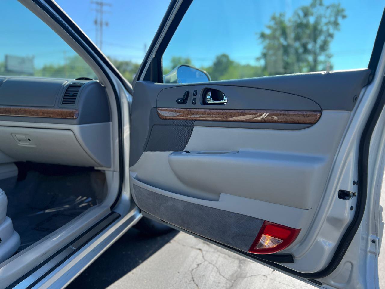 Used 2000 Lincoln Continental FWD image 37