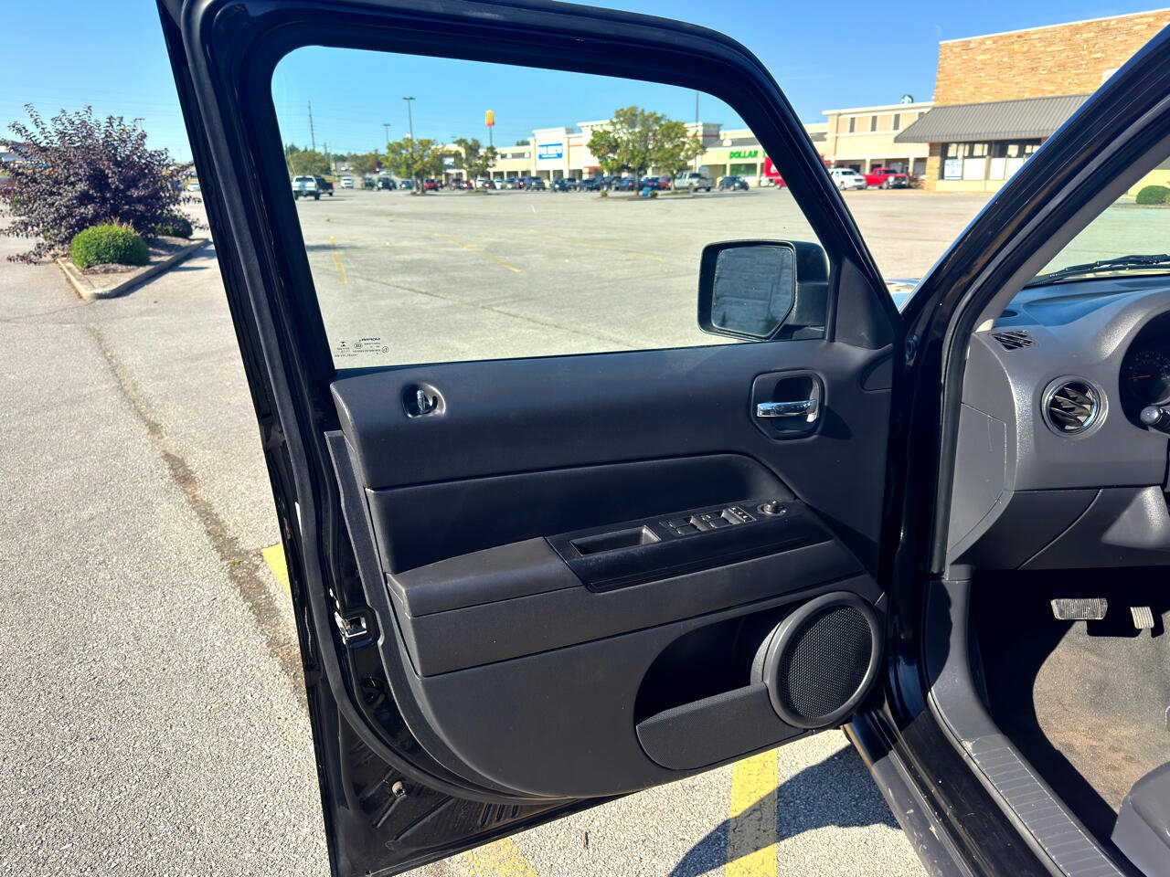 Used 2015 Jeep Patriot High Altitude image 11