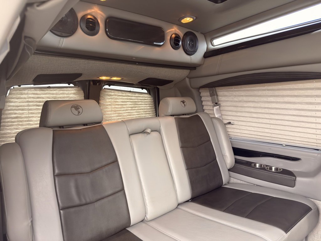 Used 2021 Chevrolet Express 2500 LS w/ Enhanced Convenience Package image 4