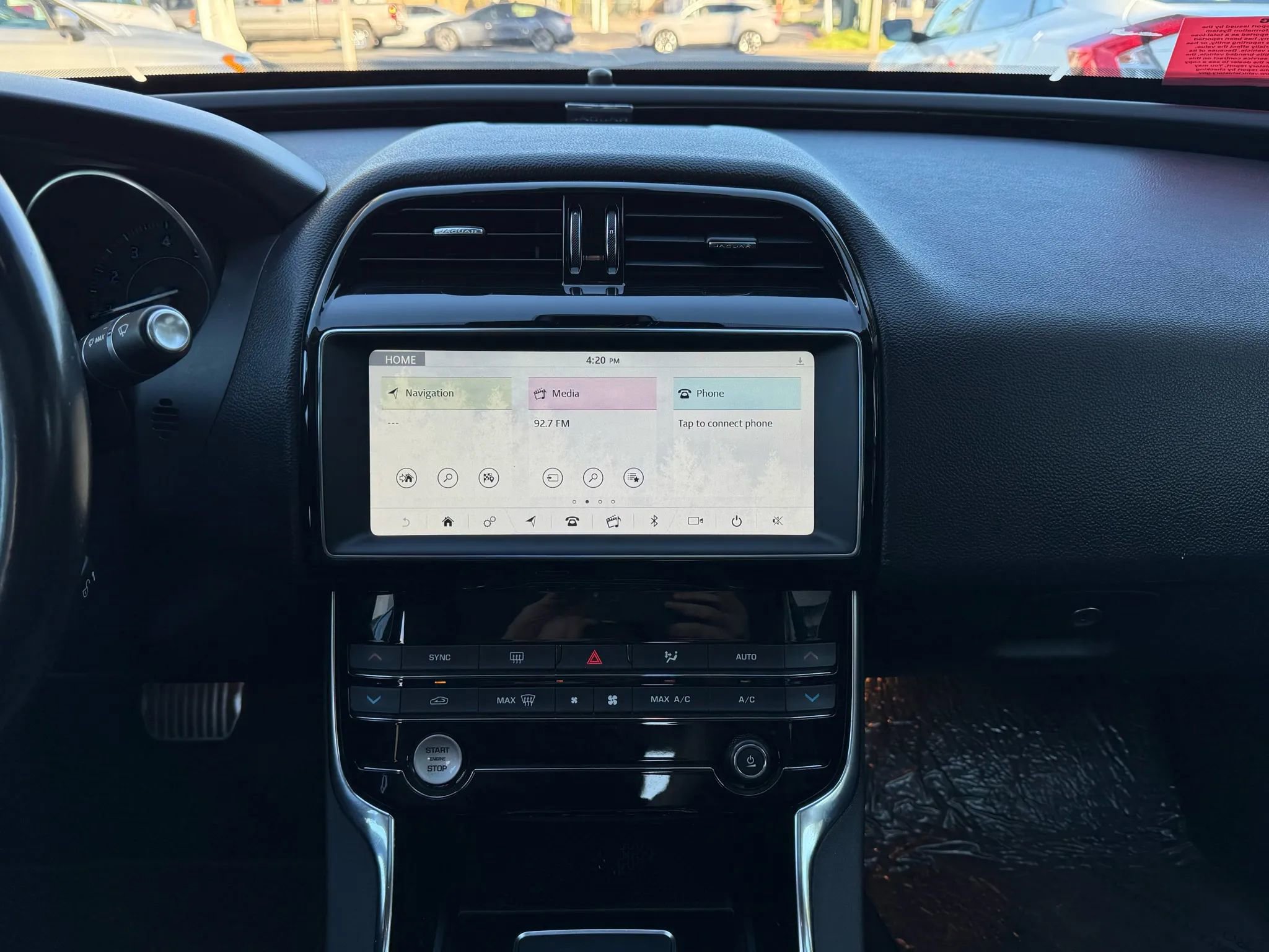 Used 2019 Jaguar XE Premium image 15