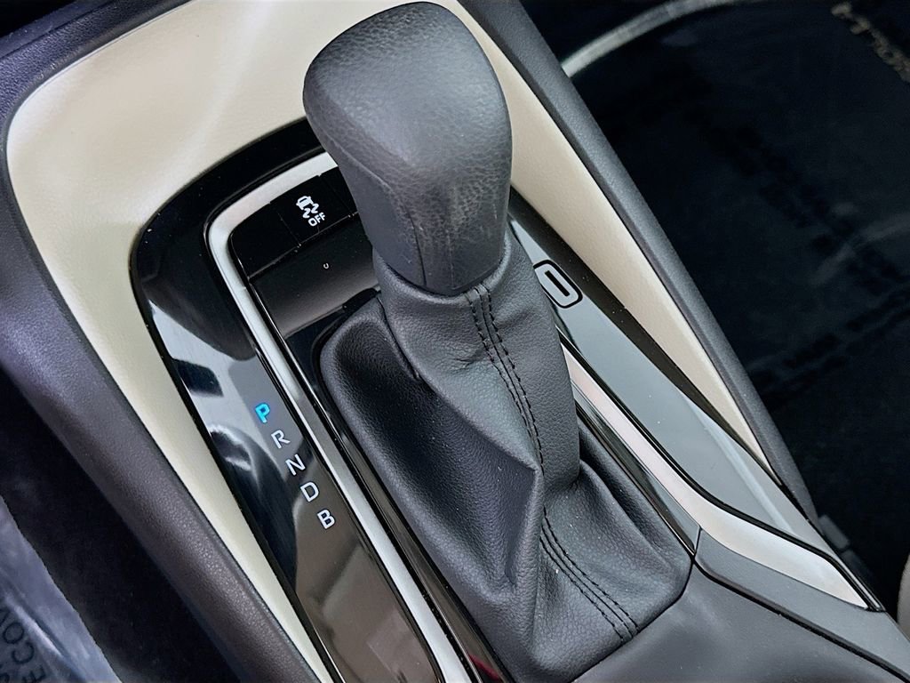 Used 2025 Toyota Corolla LE image 31