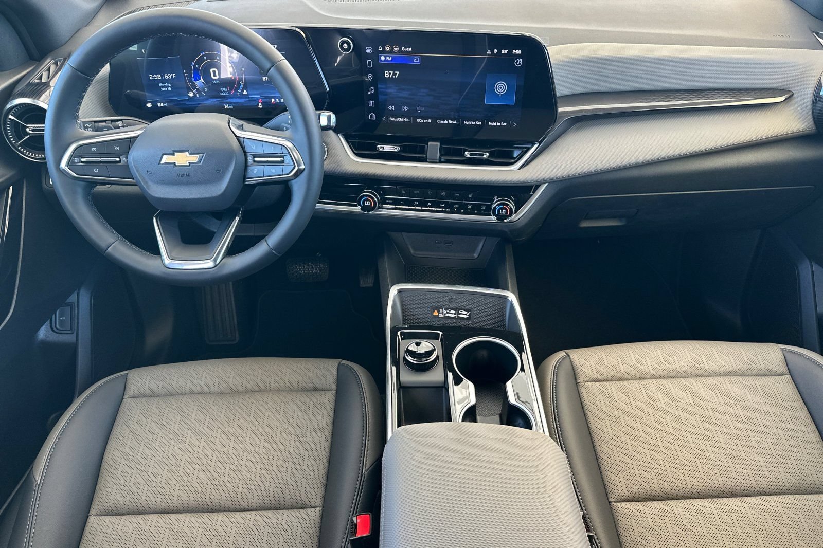 New 2026 Chevrolet Equinox LT w/ Convenience Package II FWD image 14