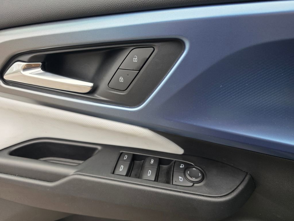 Used 2025 Chevrolet Equinox EV LT image 14