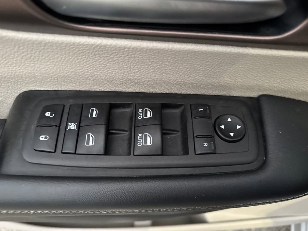 Used 2023 Chrysler Voyager LX image 13