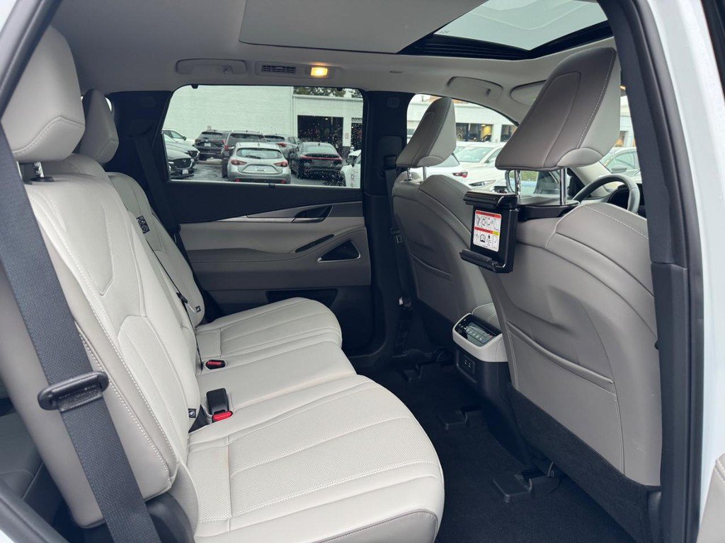 Used 2026 INFINITI QX60 Luxe w/ Family Package AWD/4WD image 10