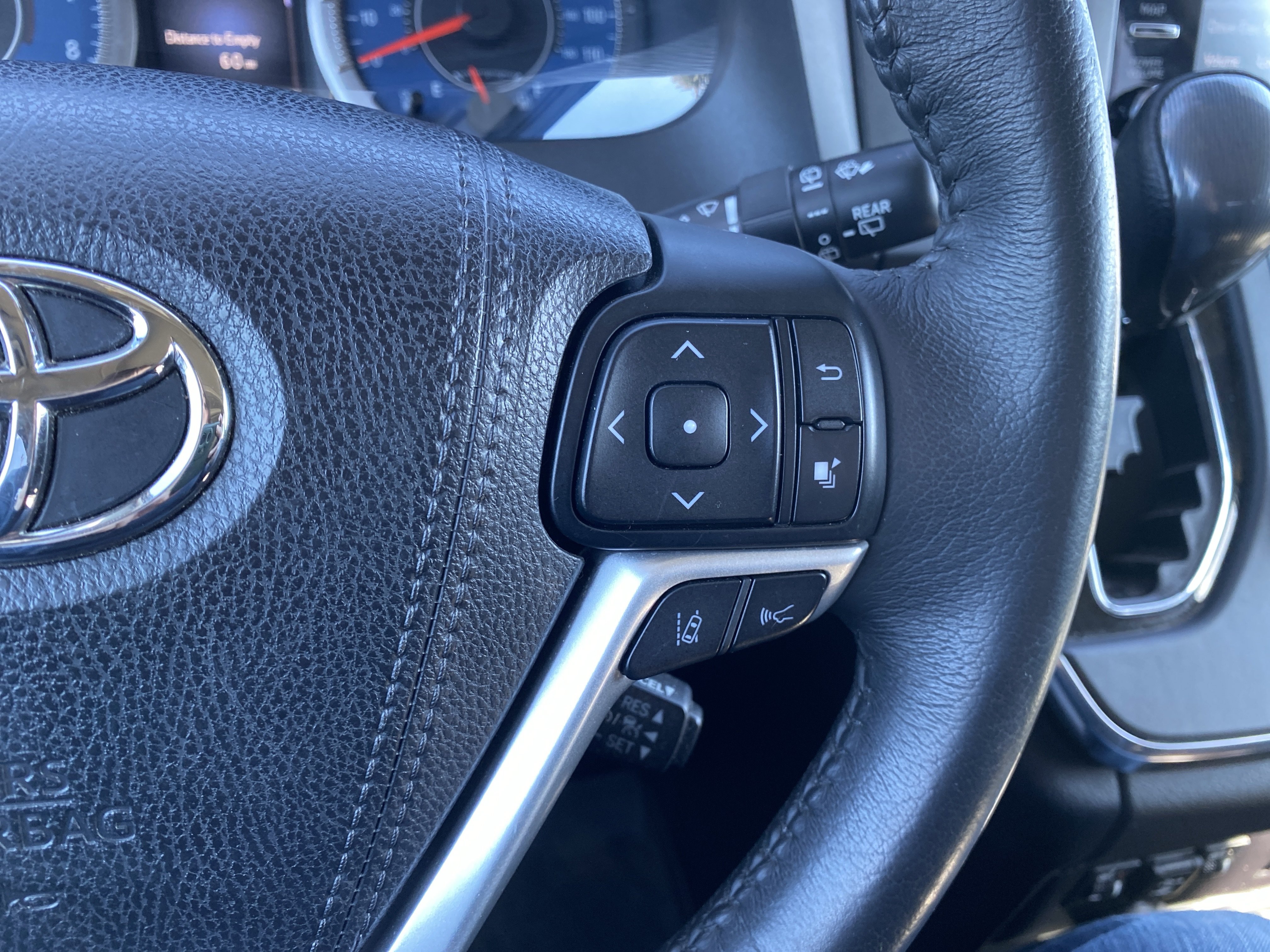 Used 2018 Toyota Sienna SE FWD image 17