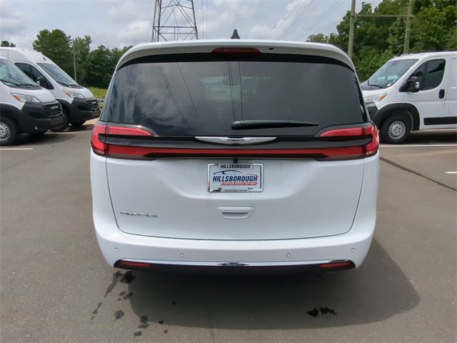 New 2026 Chrysler Pacifica Select image 18