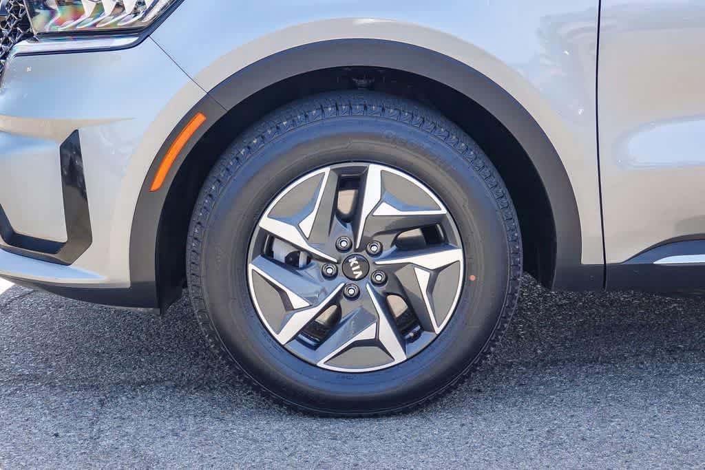 Certified 2021 Kia Sorento EX FWD image 9