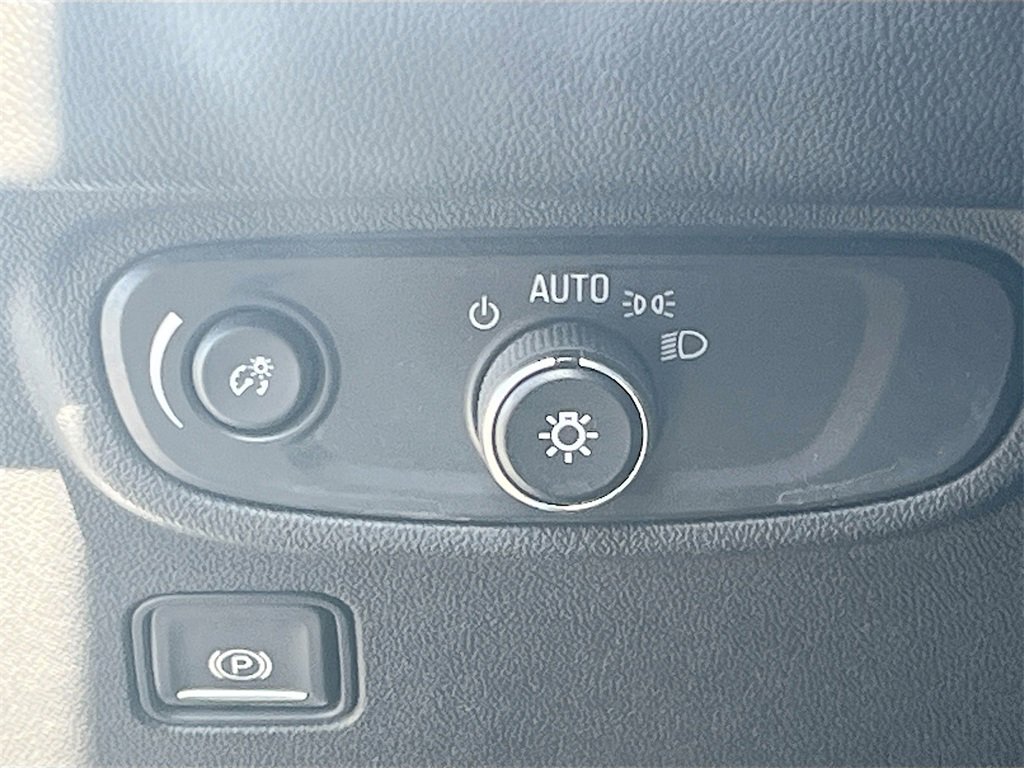 Used 2022 GMC Terrain SLE image 10