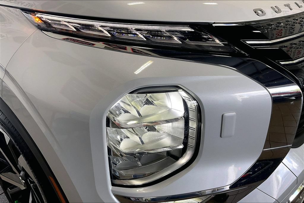 Used 2024 Mitsubishi Outlander SEL AWD/4WD image 25