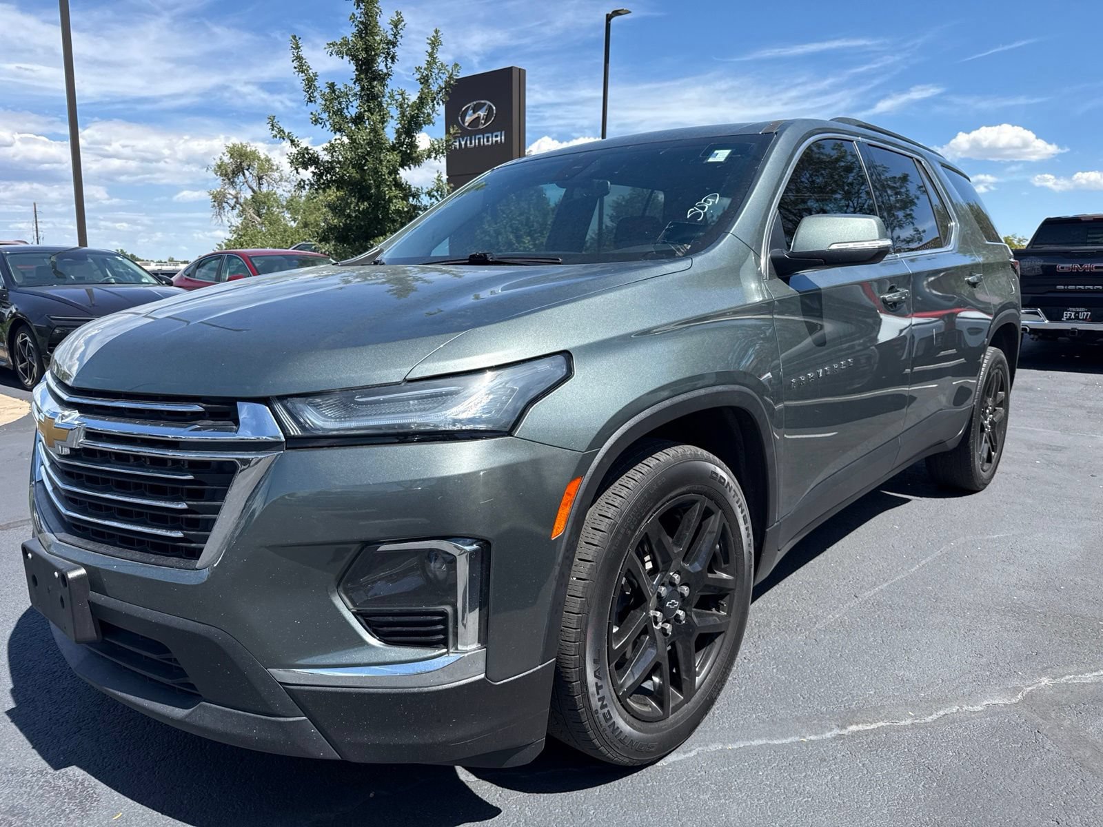 Used 2023 Chevrolet Traverse LT w/ LPO, Cargo Package AWD/4WD image 3