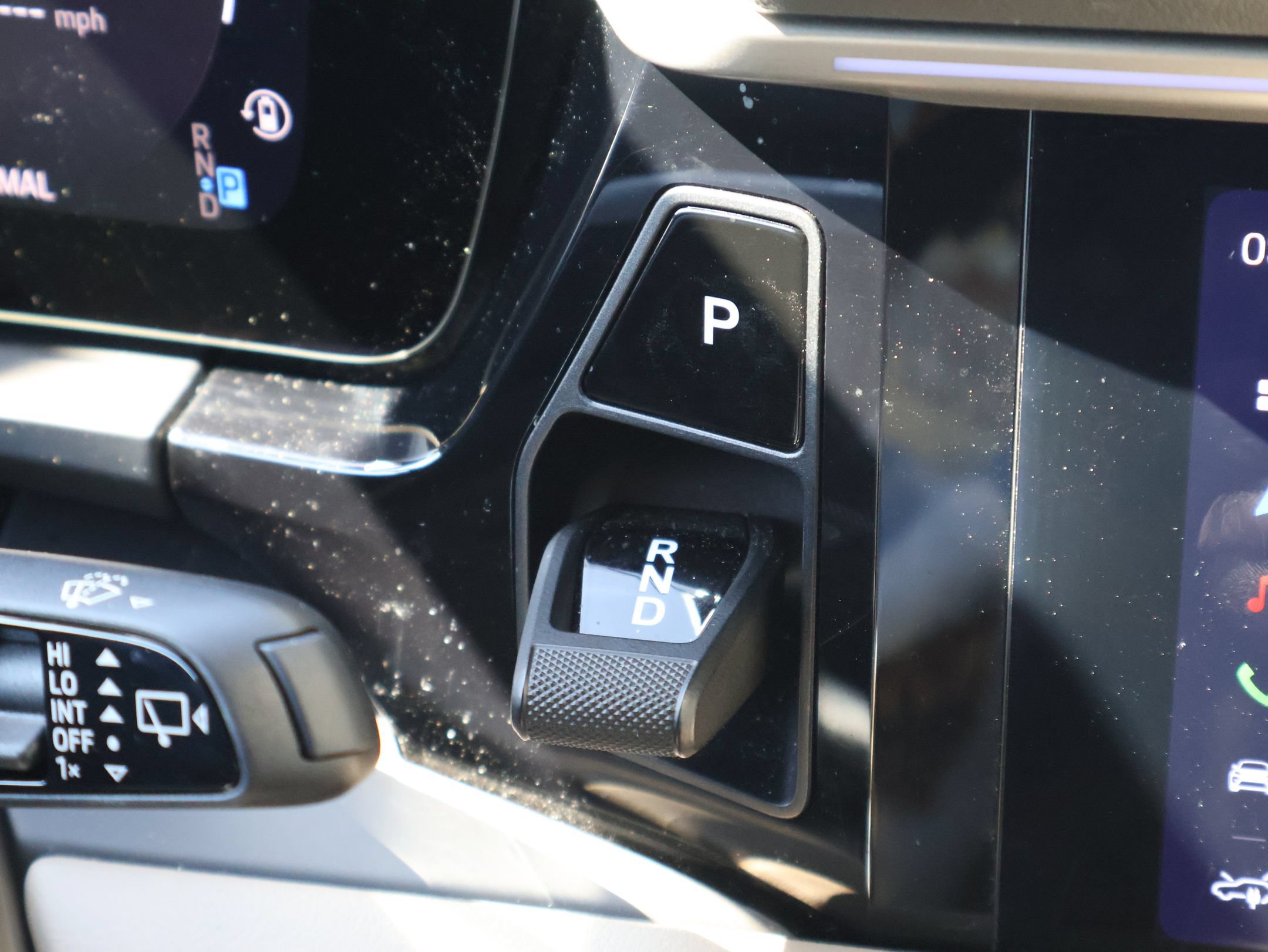 Certified 2025 Porsche Macan 4S Electric AWD/4WD image 27