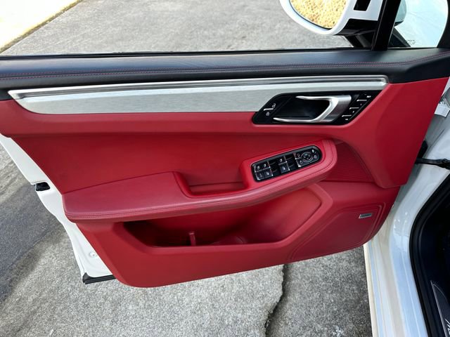 Used 2021 Porsche Macan Turbo image 13