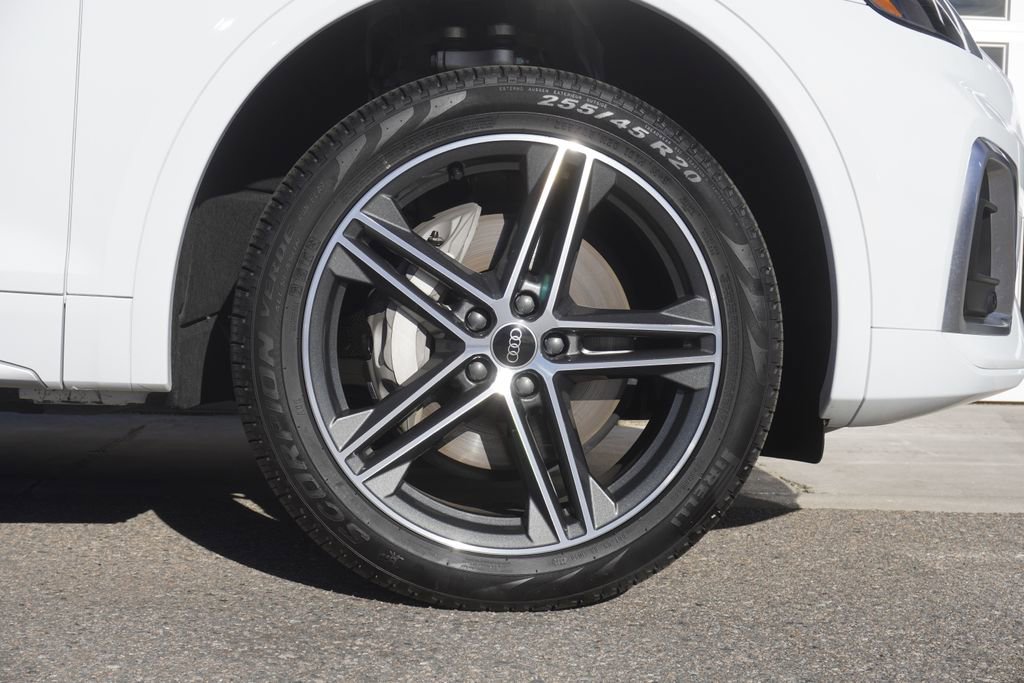 Used 2023 Audi Q5 e Premium w/ Convenience Package image 33