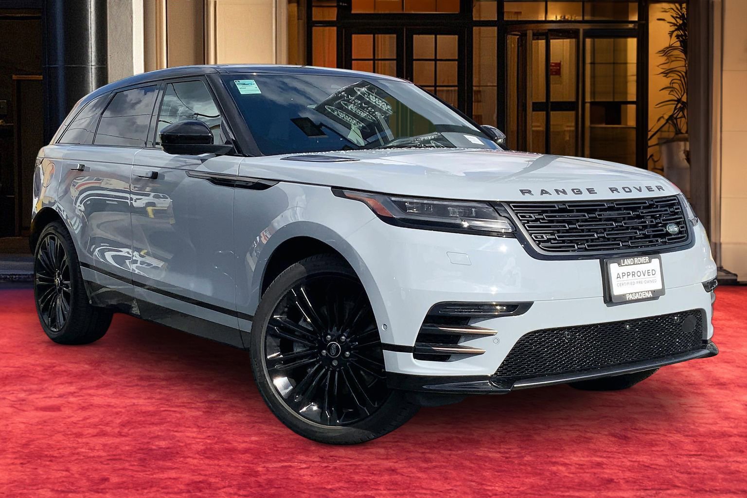 Used 2025 Land Rover Range Rover Velar Dynamic SE image 2