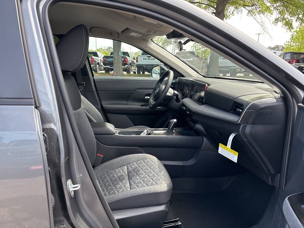 New 2026 Nissan Kicks SV w/ Charging Package FWD image 17
