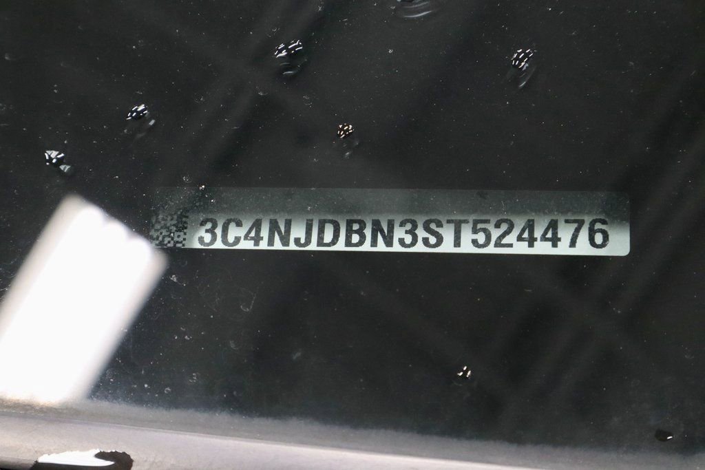 Used 2025 Jeep Compass Latitude image 31