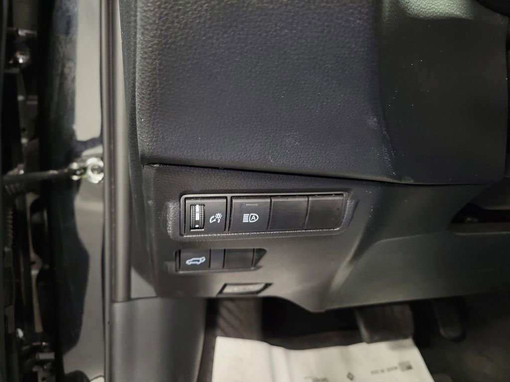 Used 2023 Toyota Corolla Cross XLE w/ Convenience Package image 23