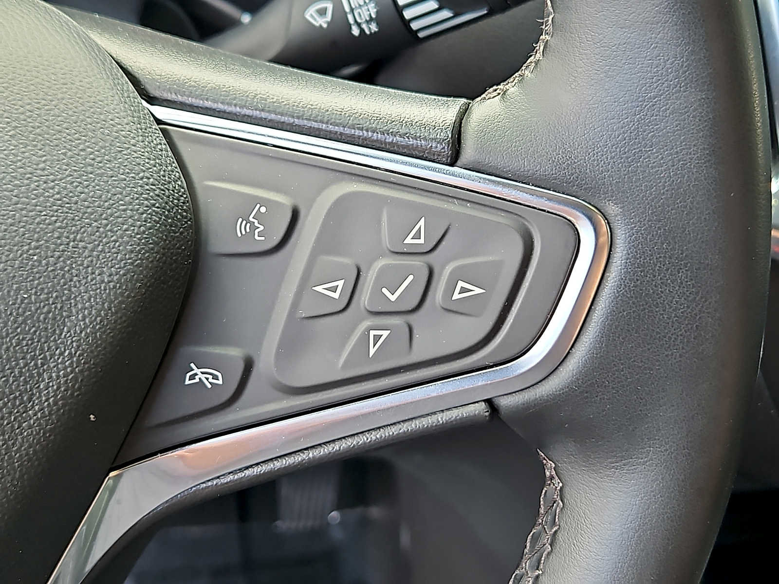 Used 2024 Chevrolet Equinox LT AWD/4WD image 21