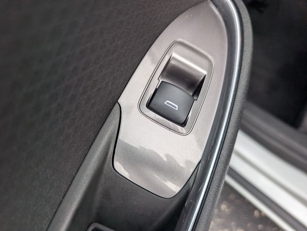 Used 2020 Chevrolet Malibu LT FWD image 11