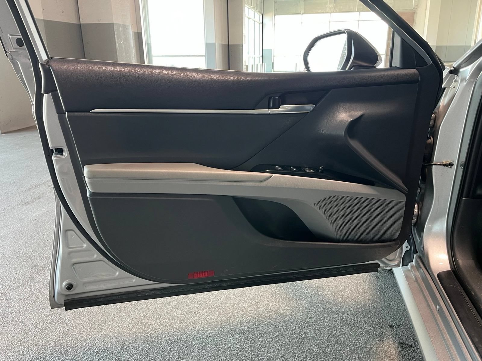 Used 2020 Toyota Camry LE FWD image 15