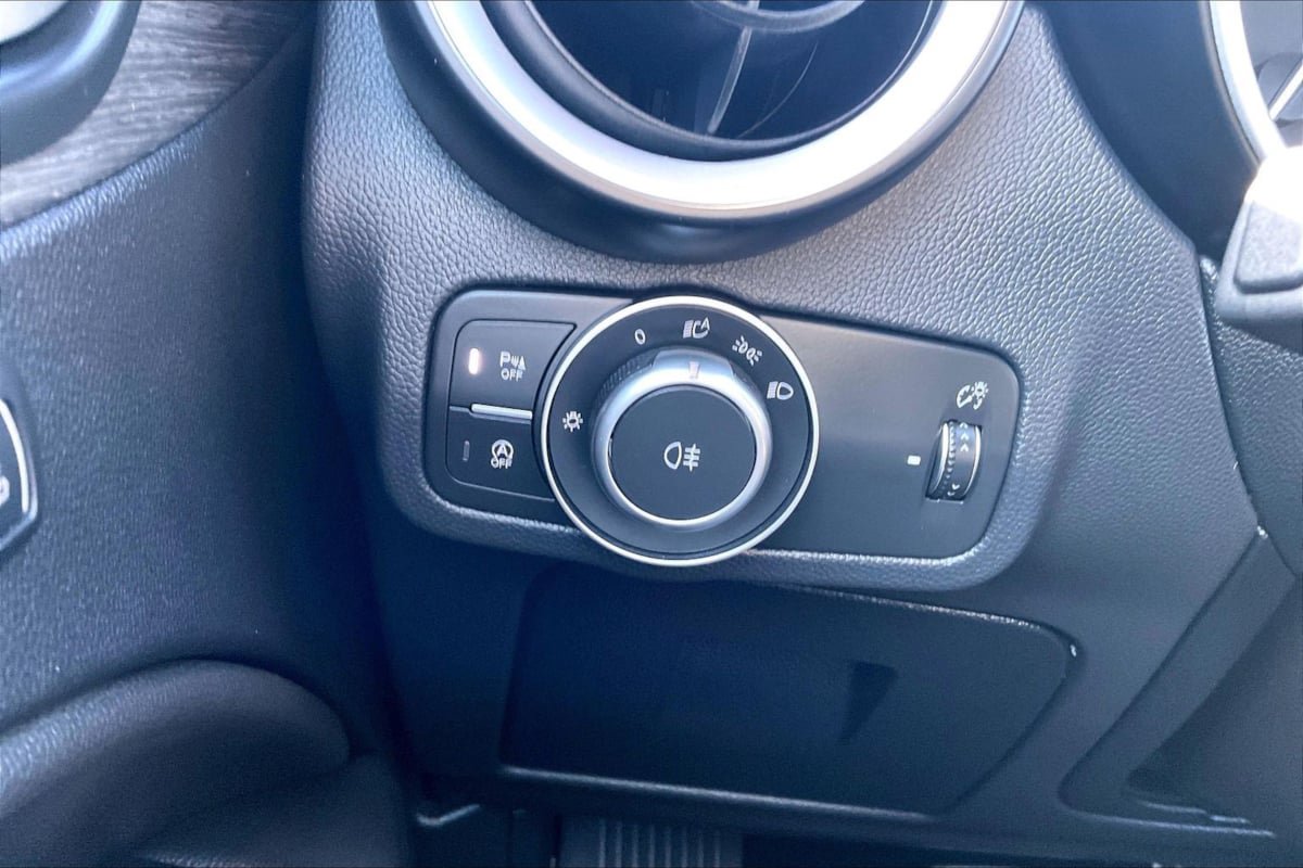 Used 2023 Alfa Romeo Stelvio Ti AWD/4WD image 35
