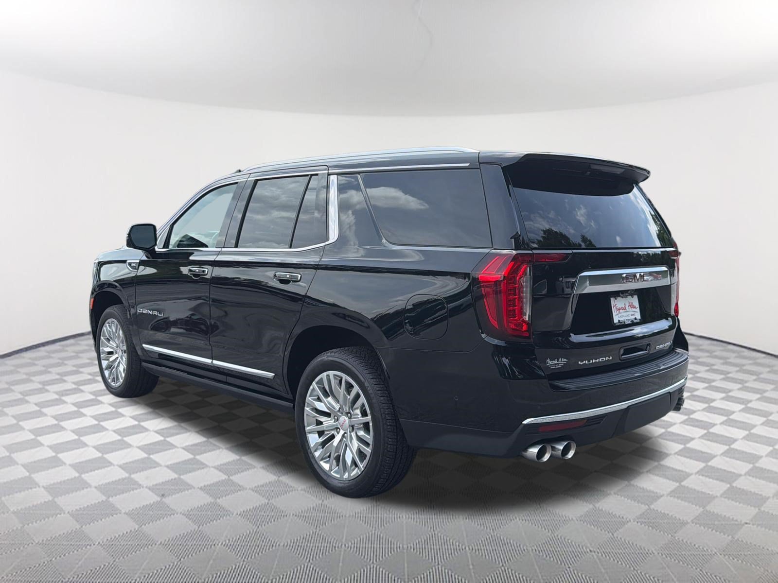 Used 2023 GMC Yukon Denali w/ Denali Reserve Package AWD/4WD image 3