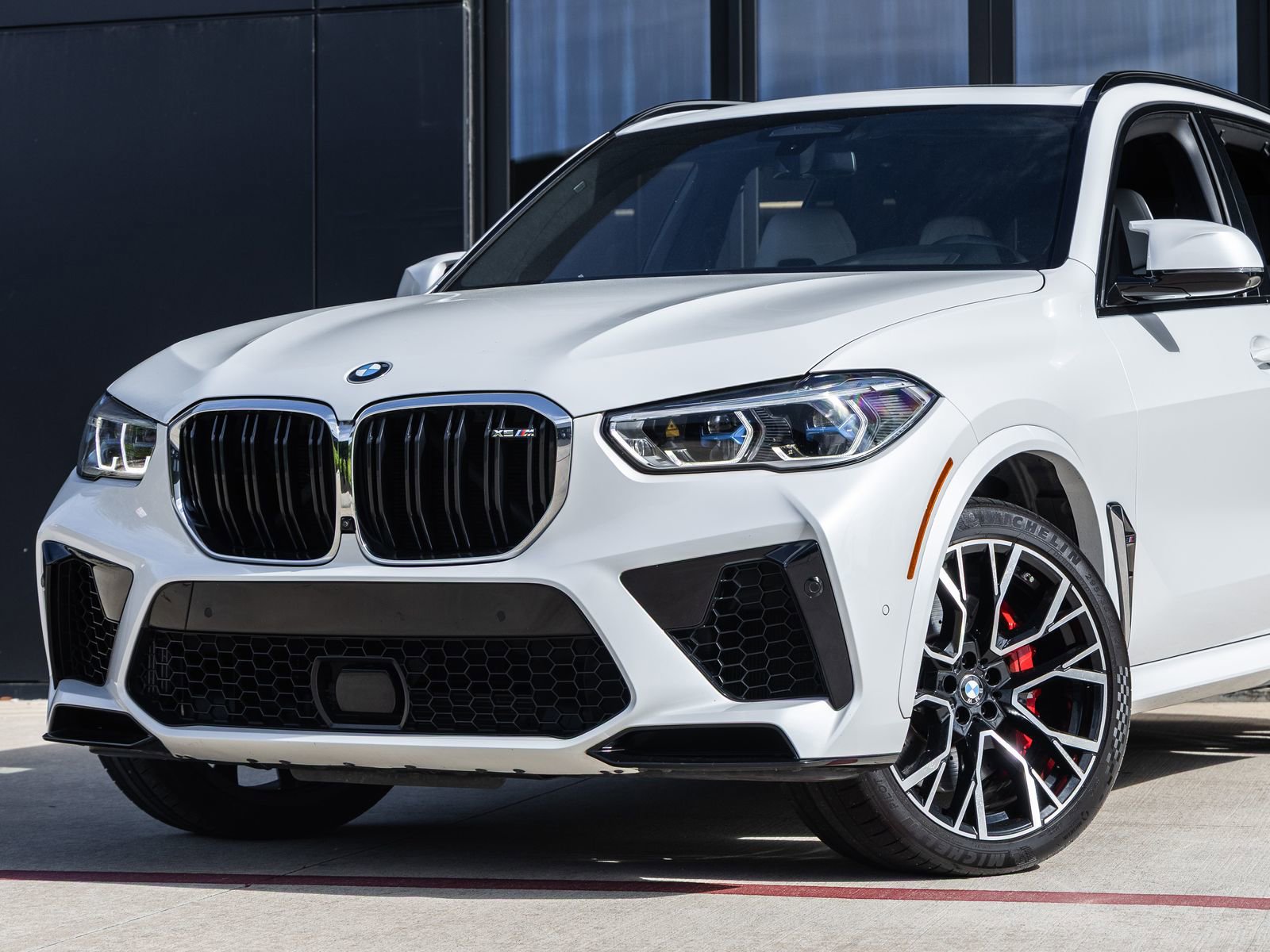 Used 2022 BMW X5 M w/ Executive Package image 3
