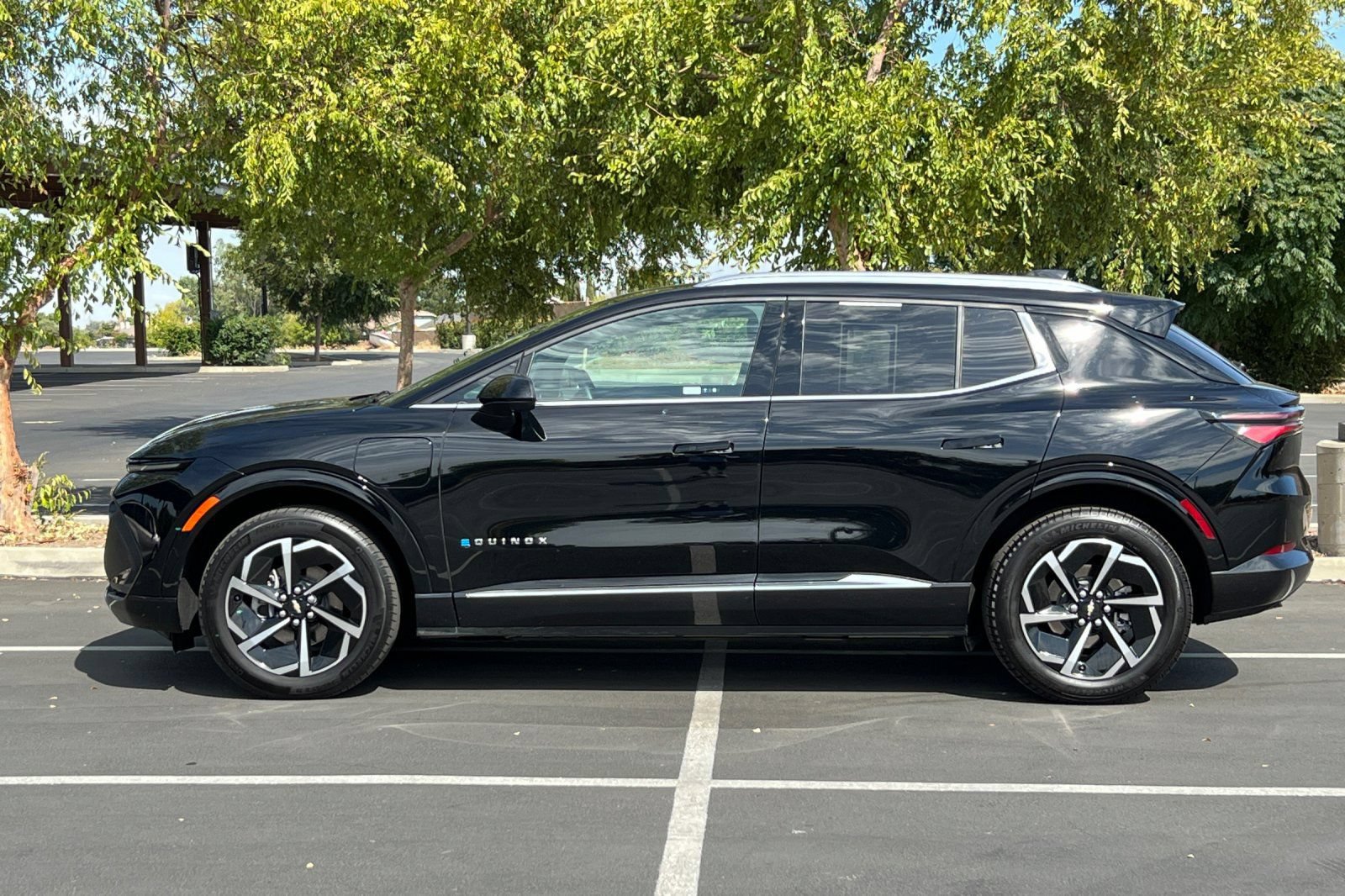 Used 2024 Chevrolet Equinox EV LT AWD/4WD image 14