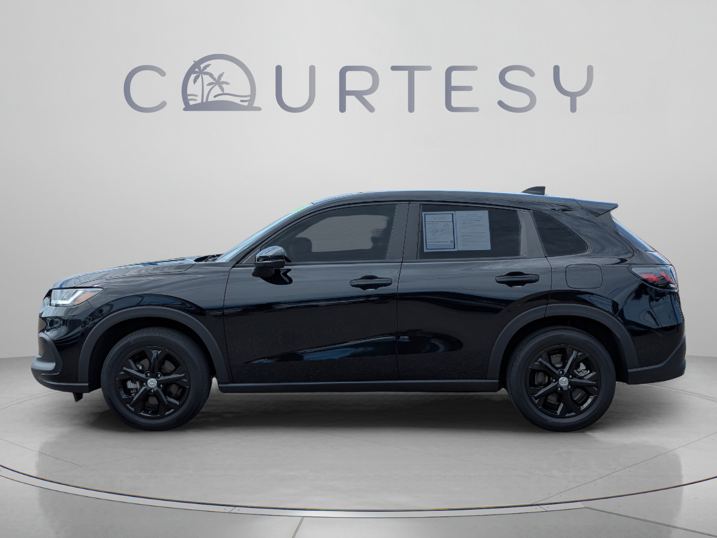 Used 2023 Honda HR-V LX image 2