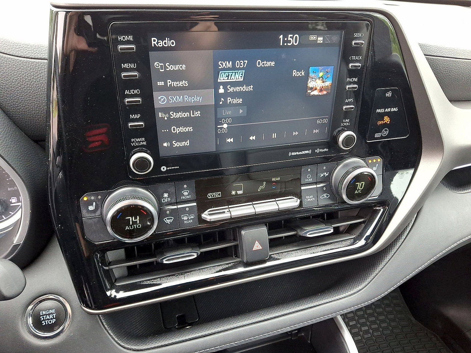 Used 2022 Toyota Highlander XLE AWD/4WD image 19