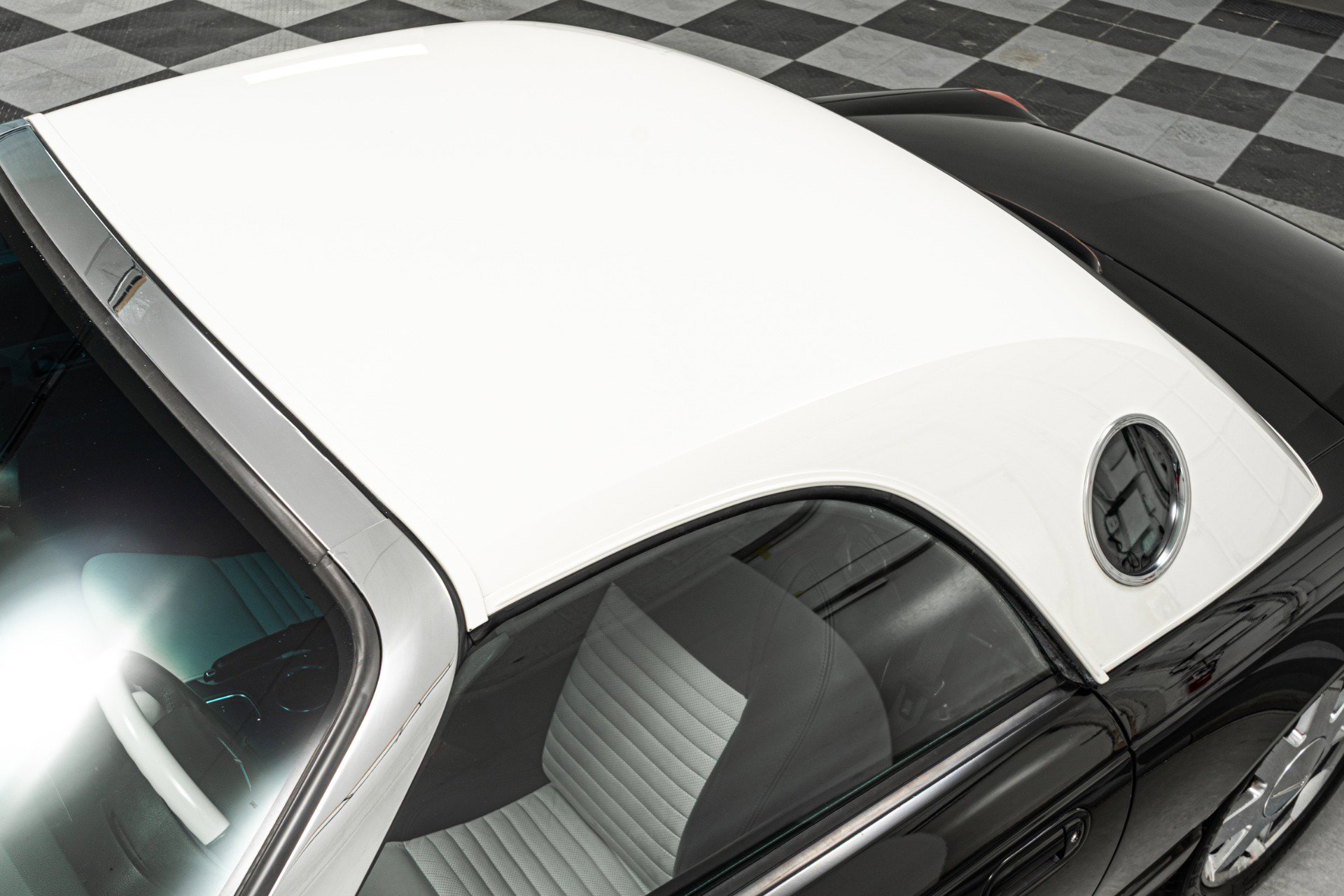 Used 2003 Ford Thunderbird image 39