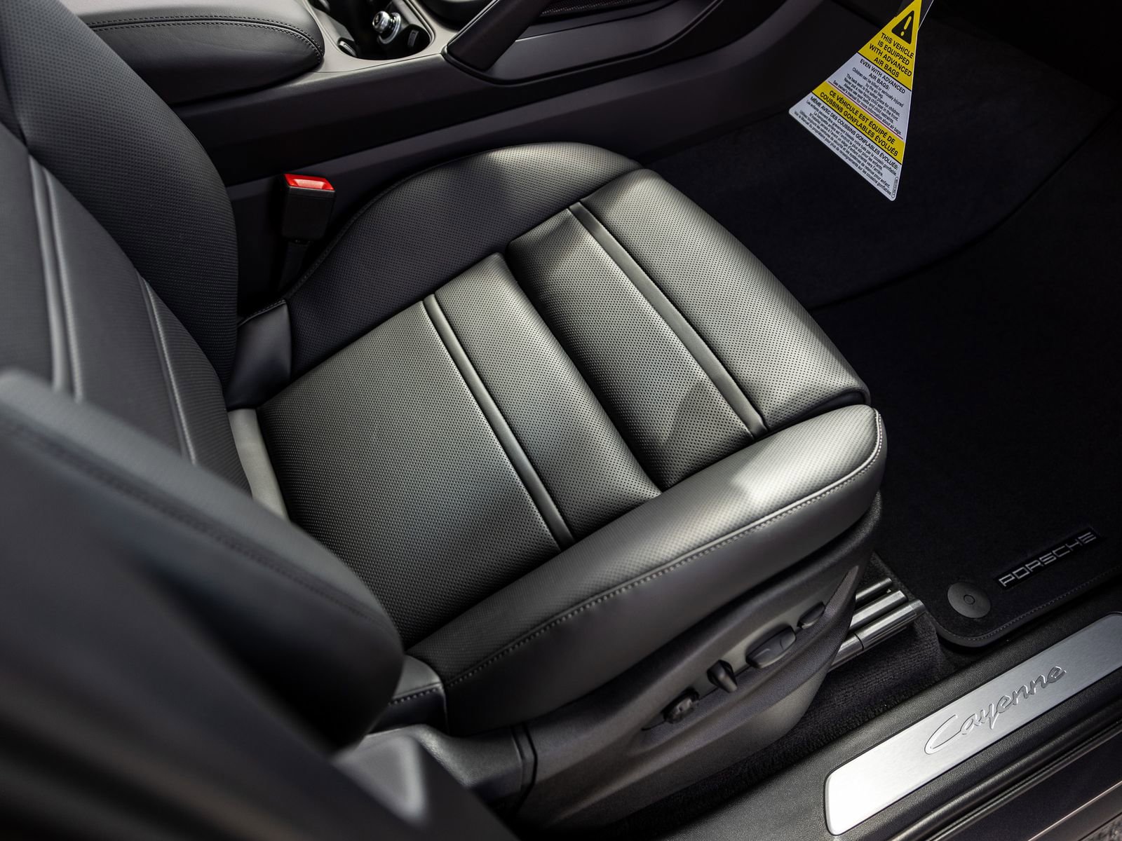 Certified 2025 Porsche Cayenne Coupe AWD/4WD image 56
