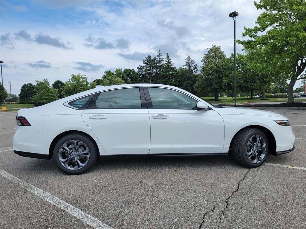 Used 2023 Honda Accord EX image 17