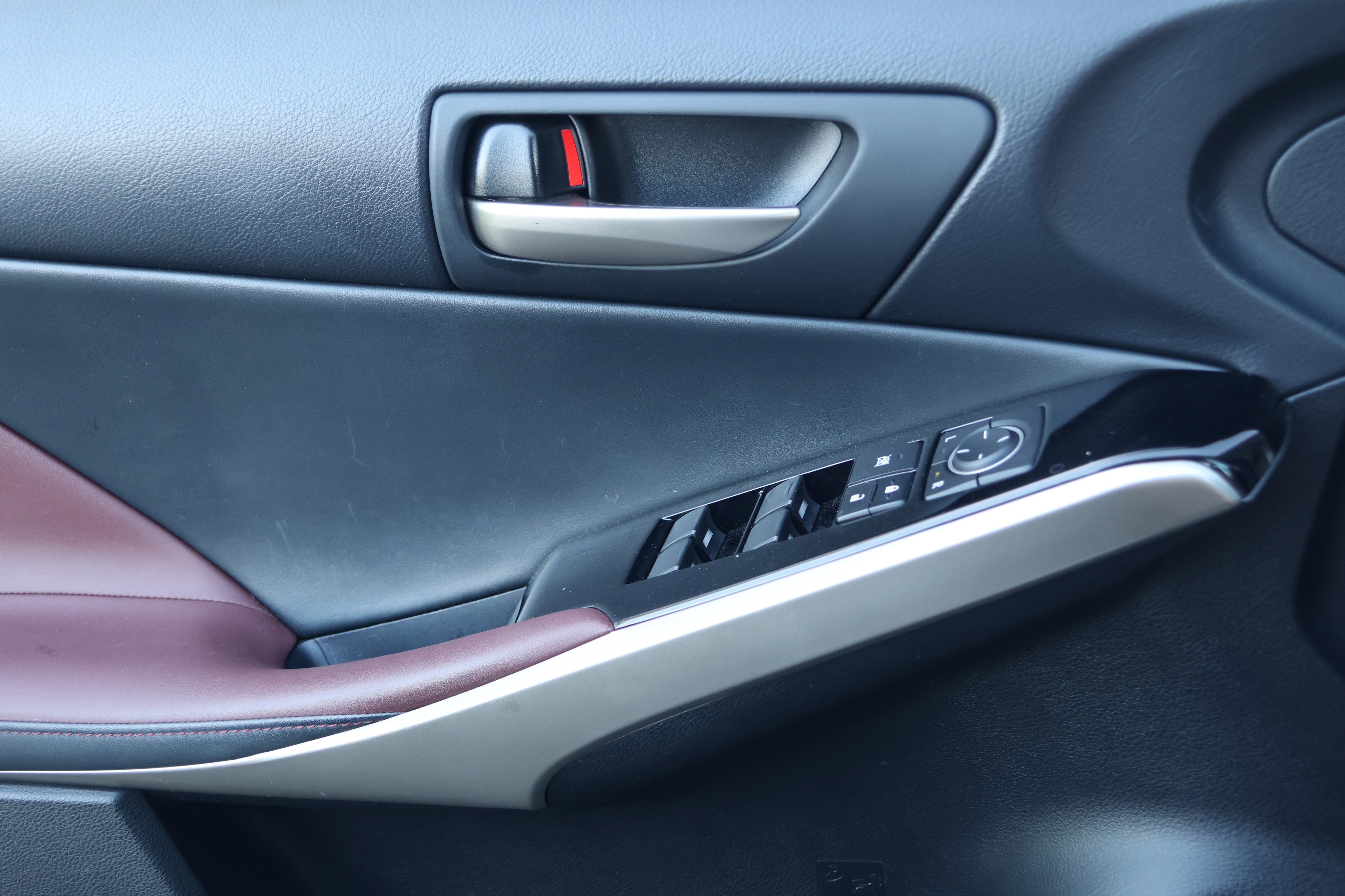 Used 2017 Lexus IS 200t image 12