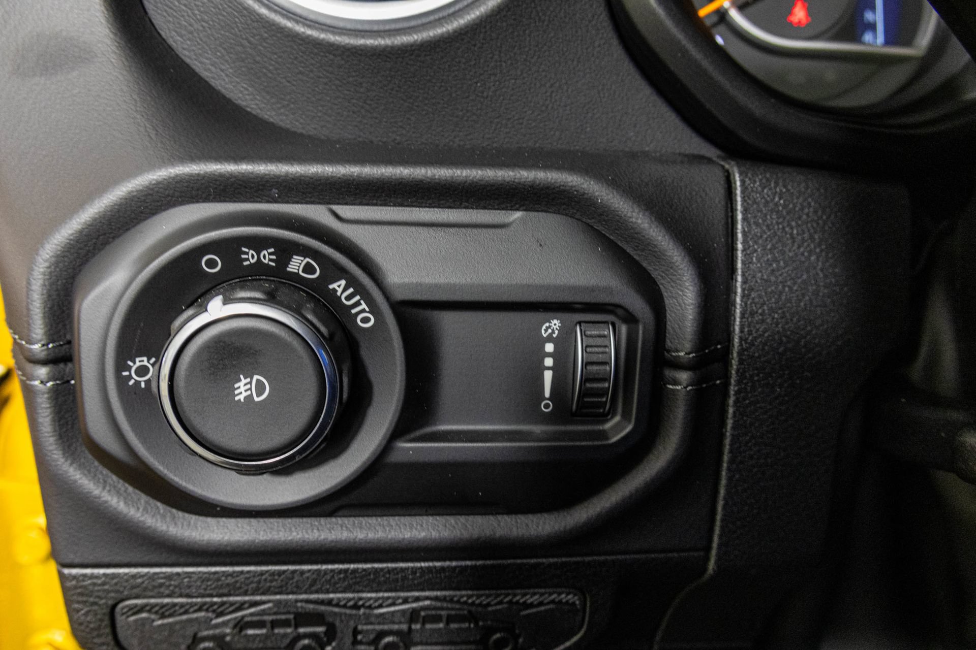 New 2026 Jeep Wrangler Unlimited Sahara AWD/4WD image 32