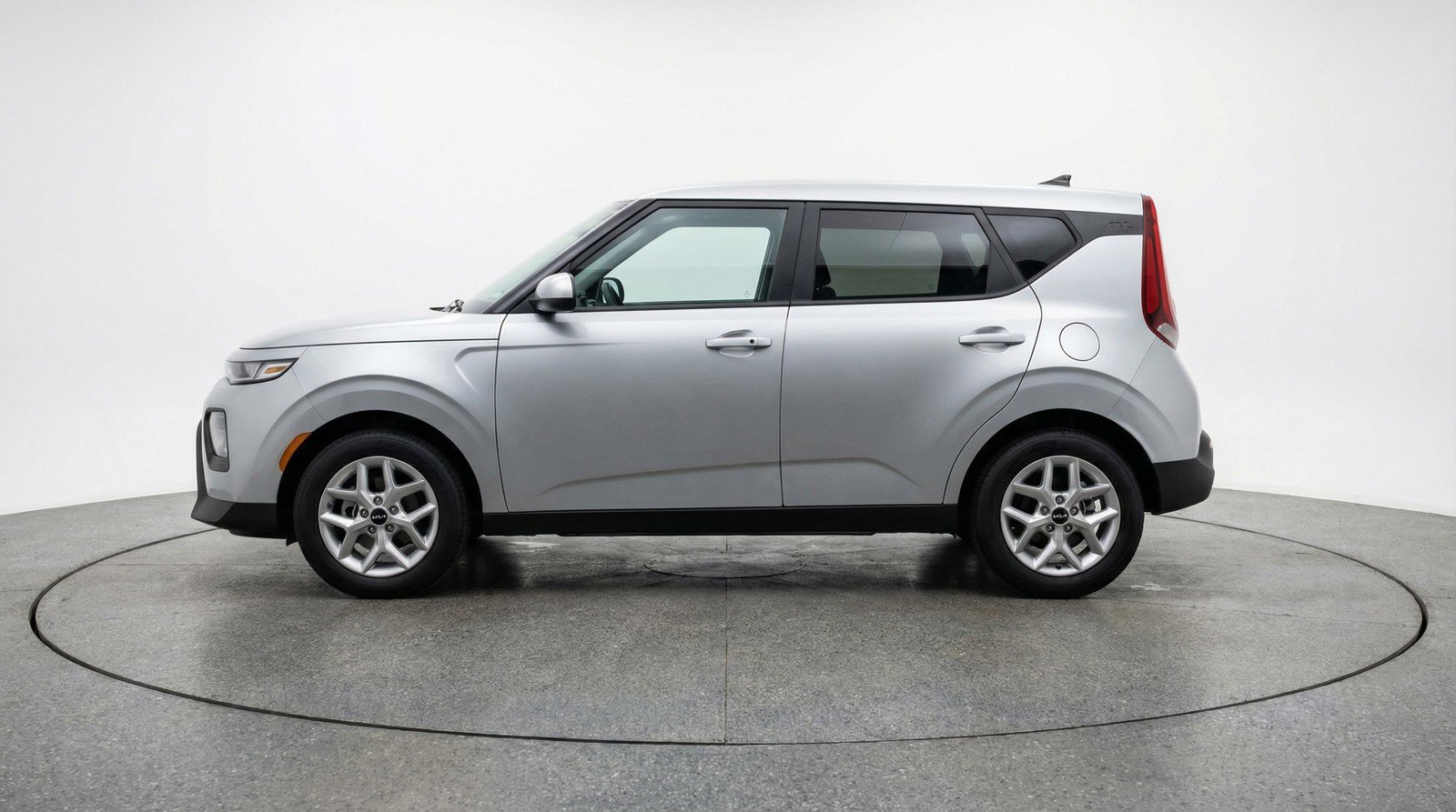 Used 2025 Kia Soul LX w/ LX Technology Package image 5