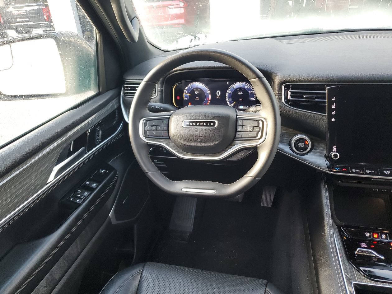 Used 2023 Jeep Wagoneer L Series II AWD/4WD image 12