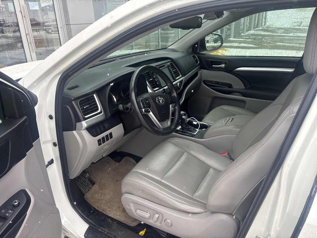 Used 2015 Toyota Highlander XLE image 9