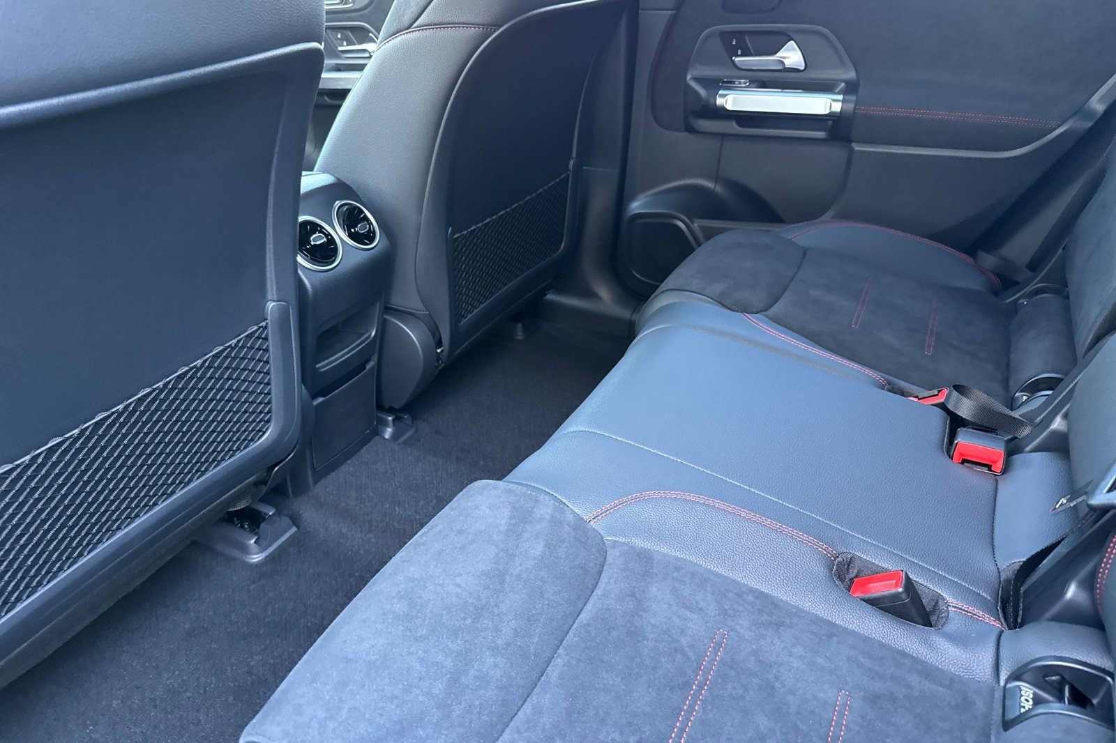 Used 2024 Mercedes-Benz EQB 300 4MATIC image 14