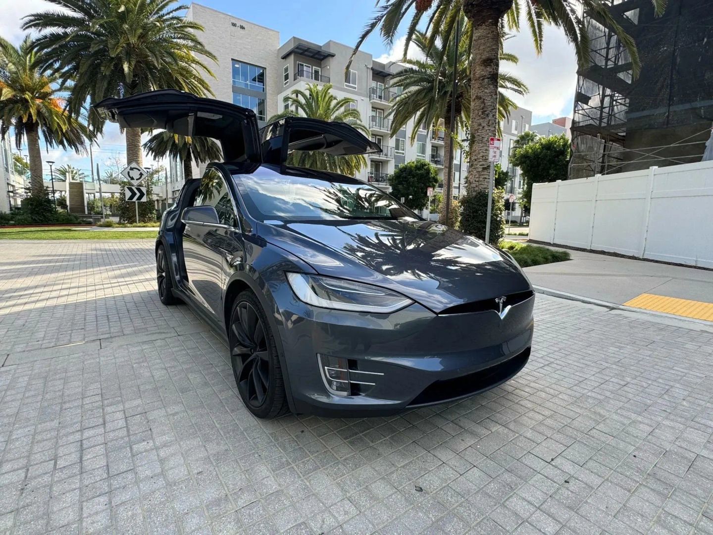 Used 2018 Tesla Model X 100D AWD/4WD image 4
