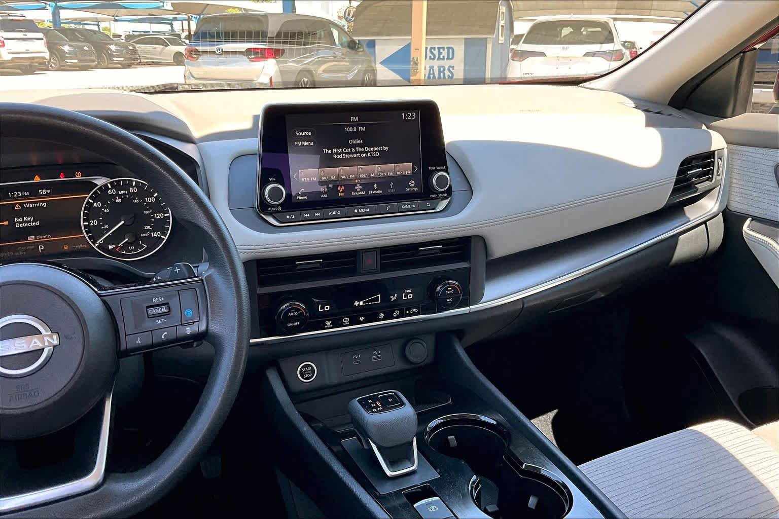 Used 2023 Nissan Rogue SV FWD image 7
