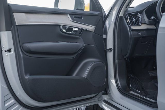 New 2026 Volvo XC90 B6 Plus w/ Protection Package Premier image 38