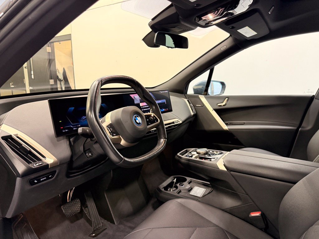 Used 2024 BMW iX xDrive50 w/ Sport Package AWD/4WD image 11