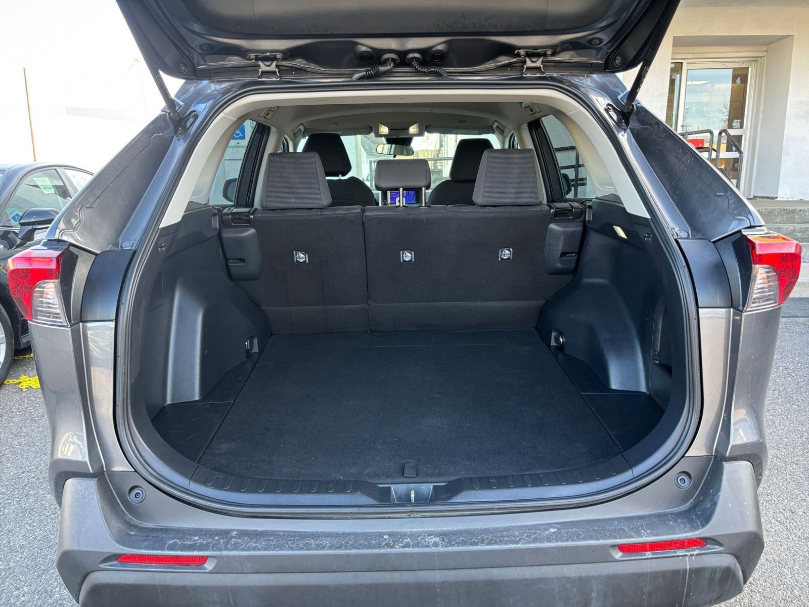 Used 2025 Toyota RAV4 LE image 27