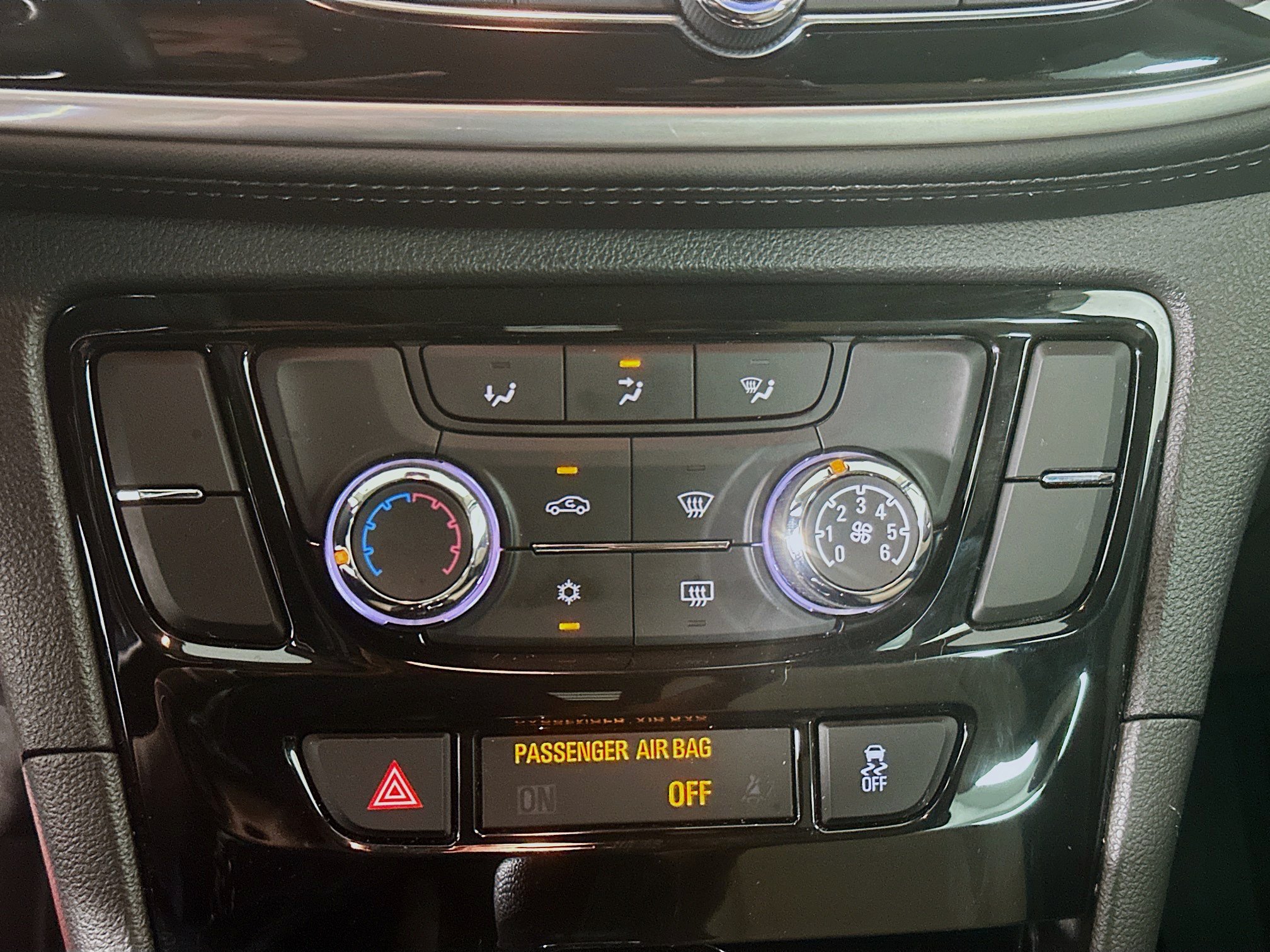 Used 2020 Buick Encore Preferred w/ Safety Package FWD image 23